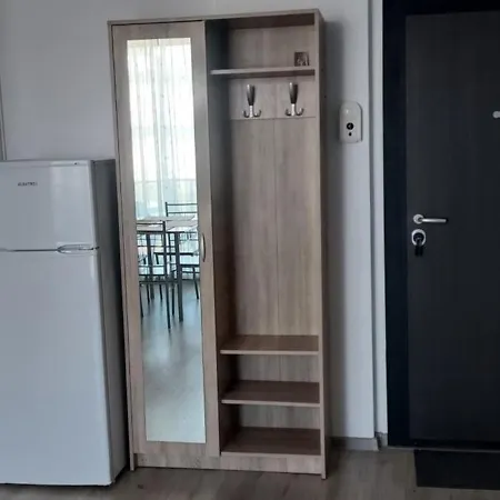 Apartament Mikela アパート ナボダリ
